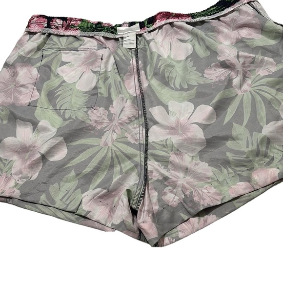 King Size Mens Shorts, Size 4XL, Multi Colored Tropical Print - Picture 11 of 12